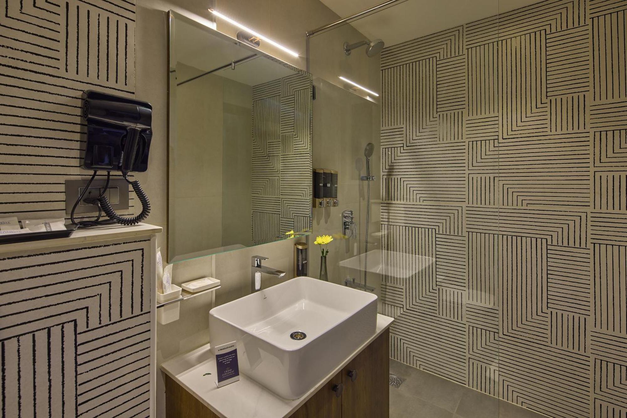 Grand Continent Hebbal A Sarovar Portico Affiliate Hotel バンガロール エクステリア 写真