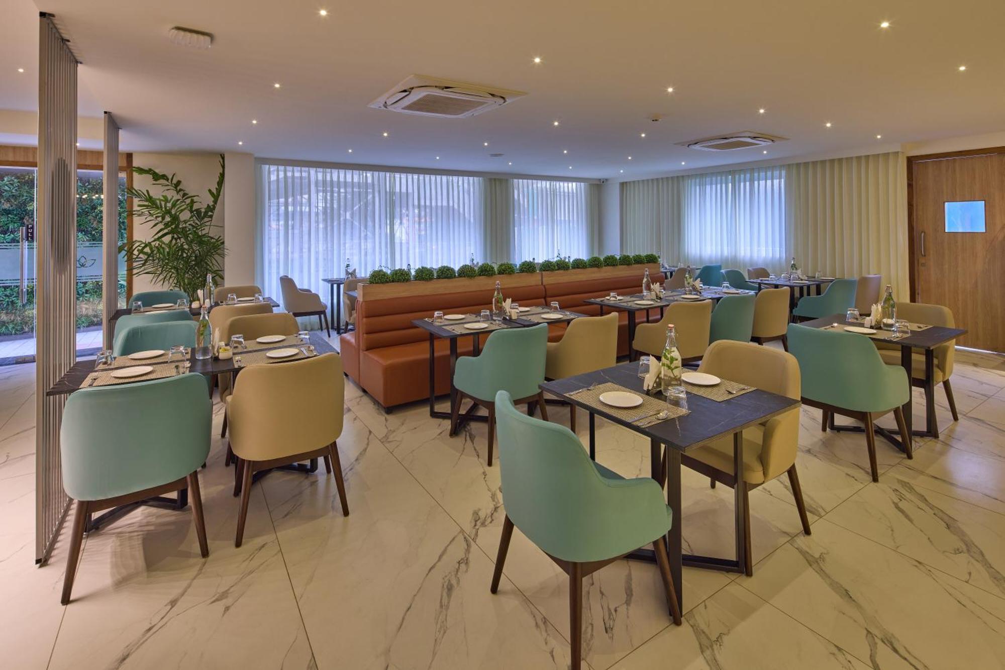 Grand Continent Hebbal A Sarovar Portico Affiliate Hotel バンガロール エクステリア 写真