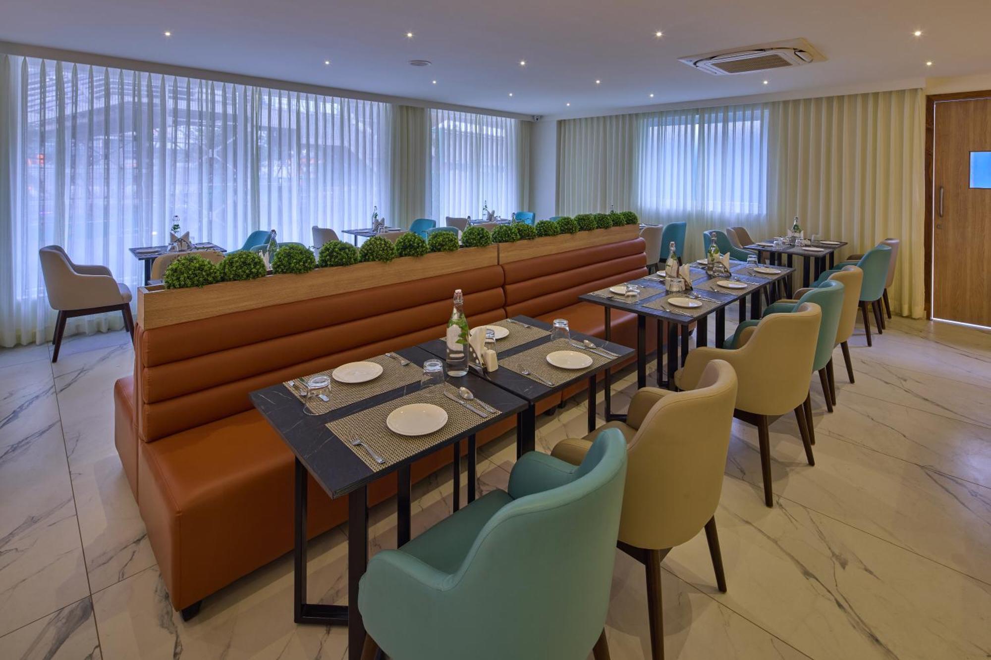 Grand Continent Hebbal A Sarovar Portico Affiliate Hotel バンガロール エクステリア 写真