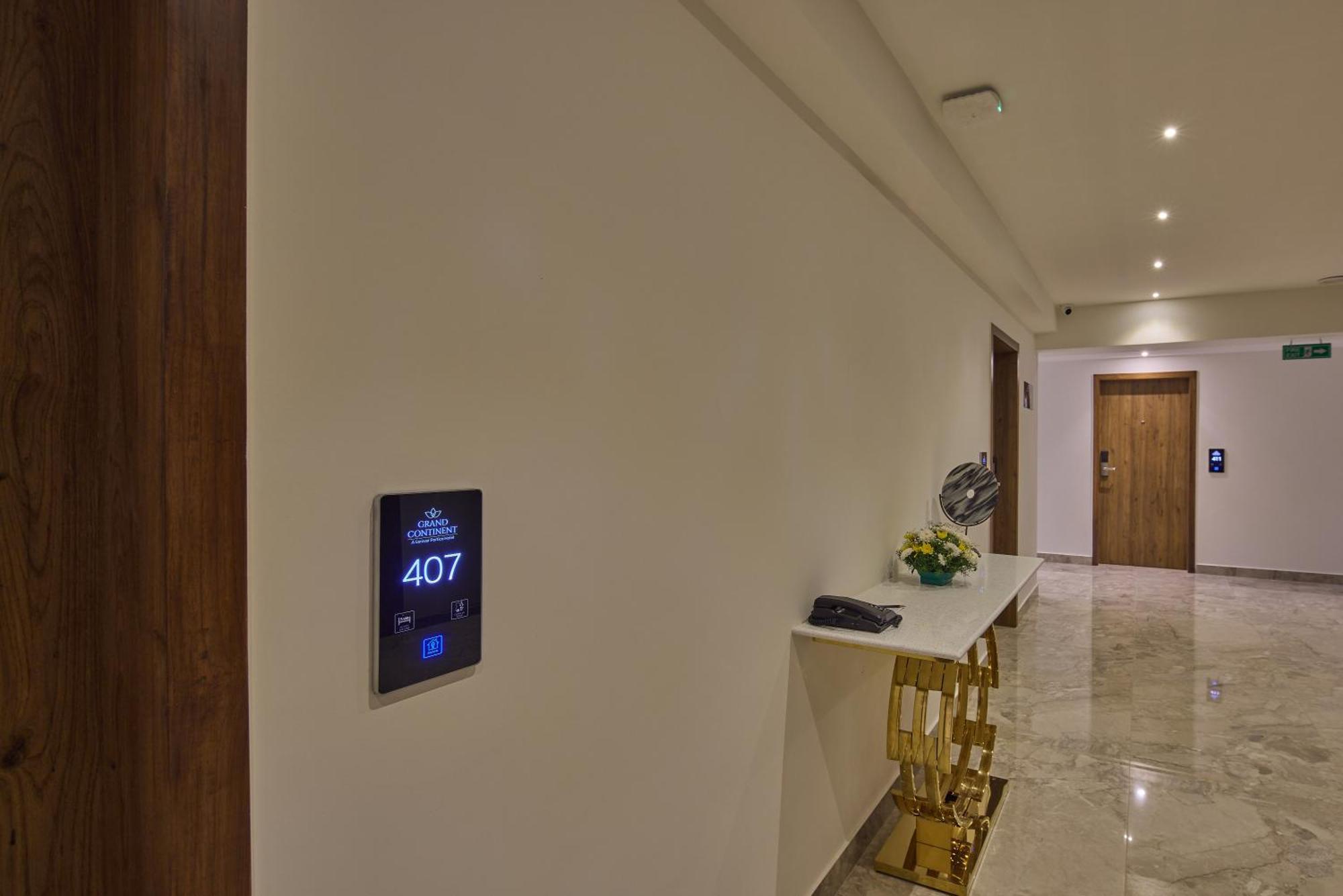 Grand Continent Hebbal A Sarovar Portico Affiliate Hotel バンガロール エクステリア 写真