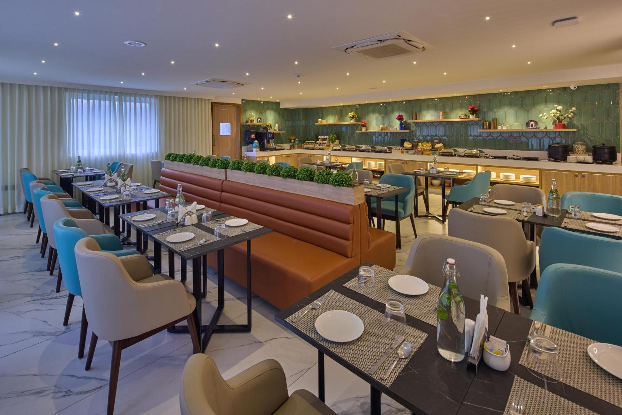 Grand Continent Hebbal A Sarovar Portico Affiliate Hotel バンガロール エクステリア 写真
