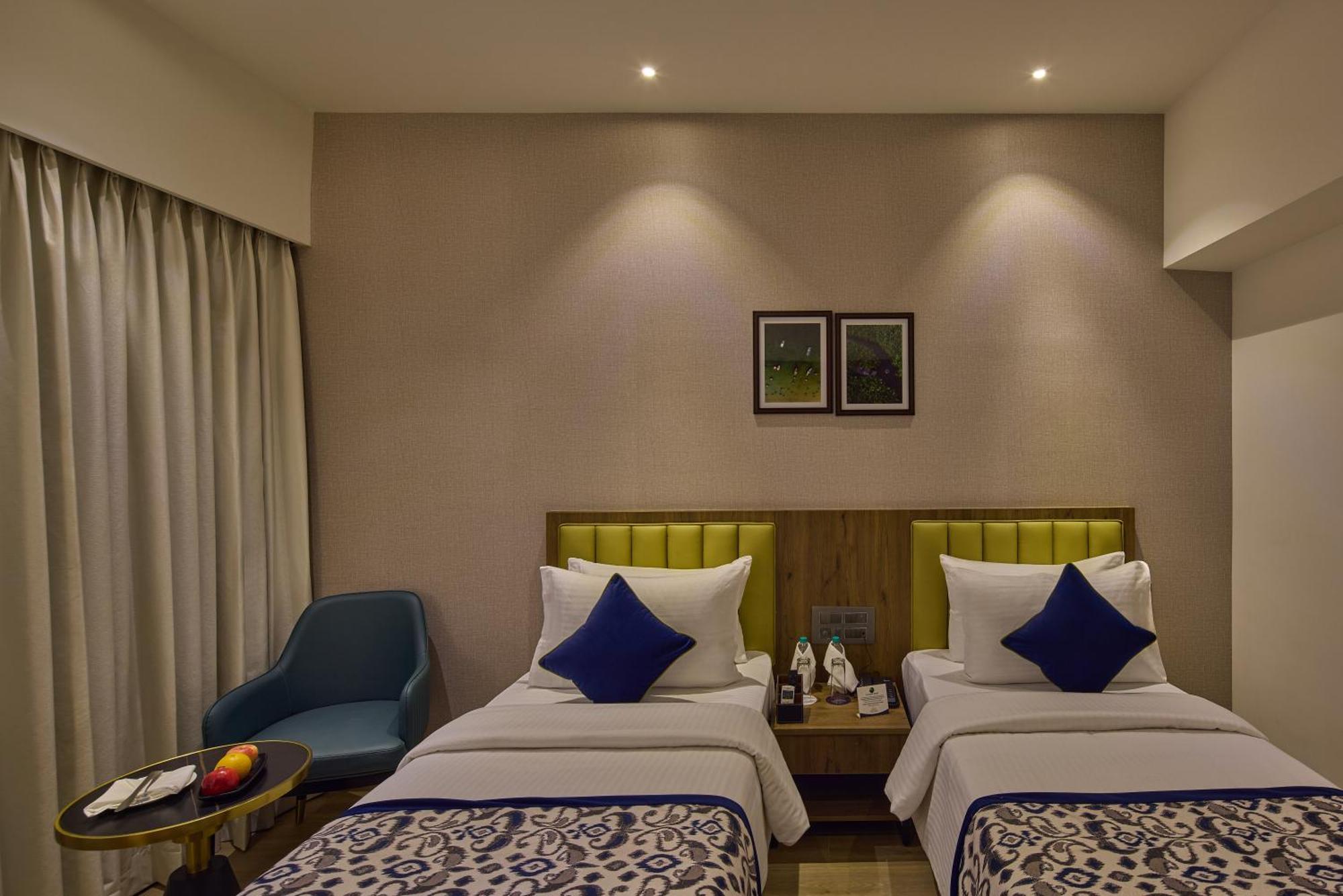 Grand Continent Hebbal A Sarovar Portico Affiliate Hotel バンガロール エクステリア 写真