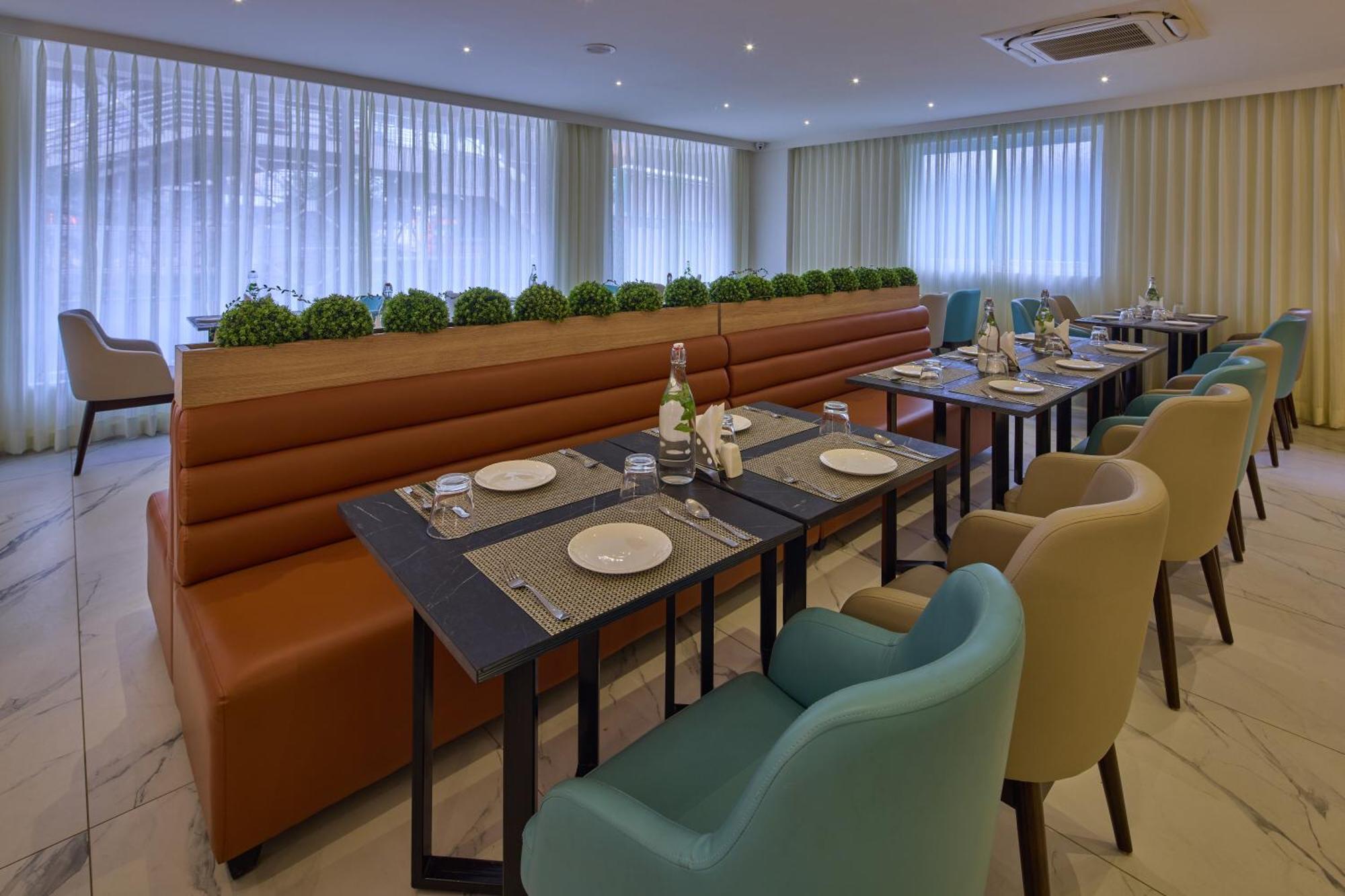 Grand Continent Hebbal A Sarovar Portico Affiliate Hotel バンガロール エクステリア 写真