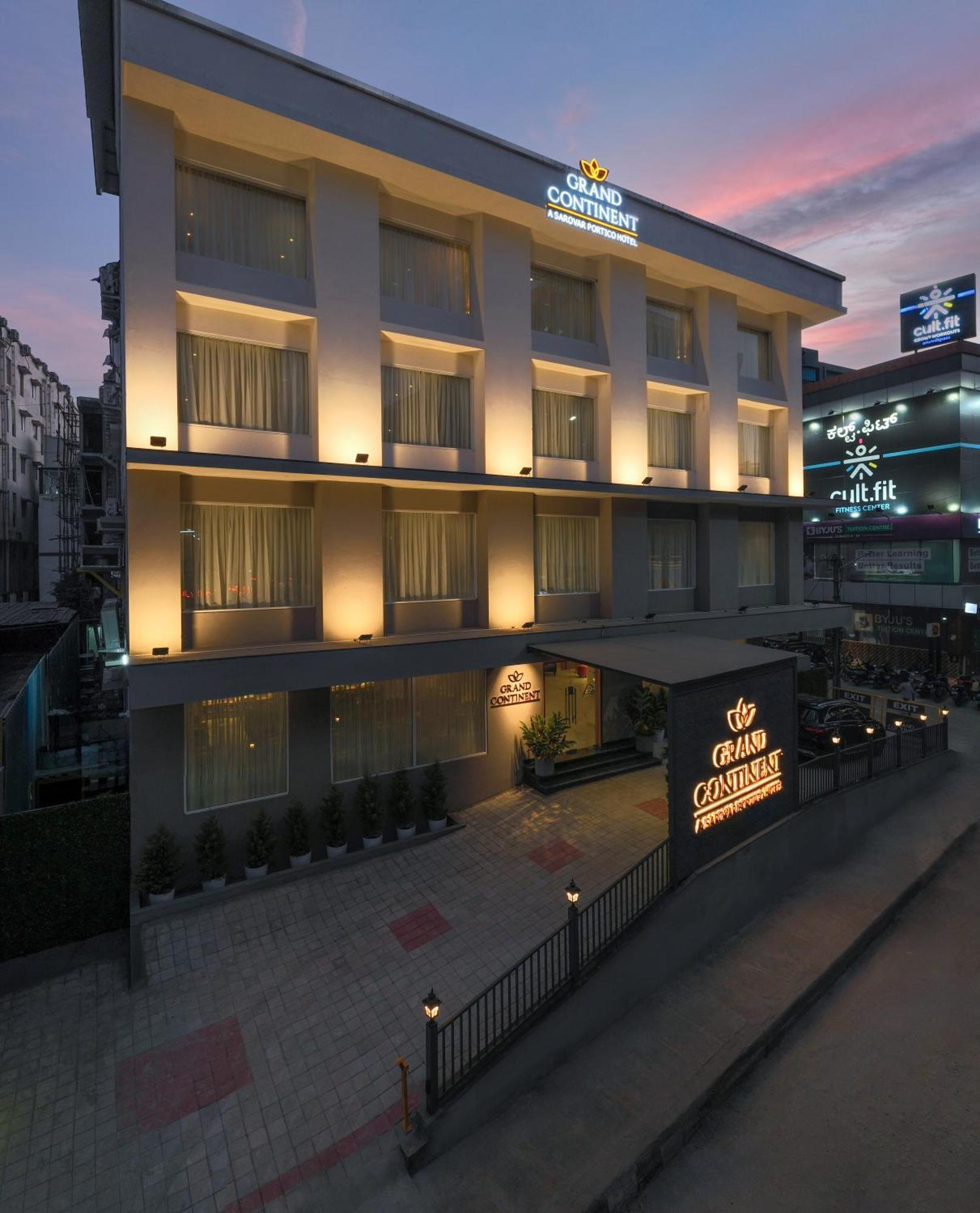 Grand Continent Hebbal A Sarovar Portico Affiliate Hotel バンガロール エクステリア 写真
